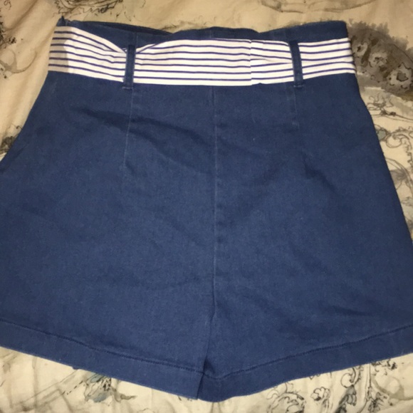 Altar’d State Shorts - Picture 3 of 5